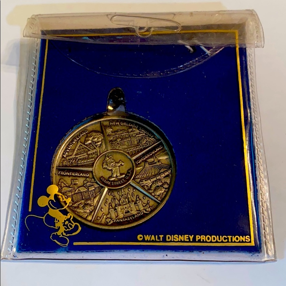 Vintage Disneyland coin, keychain